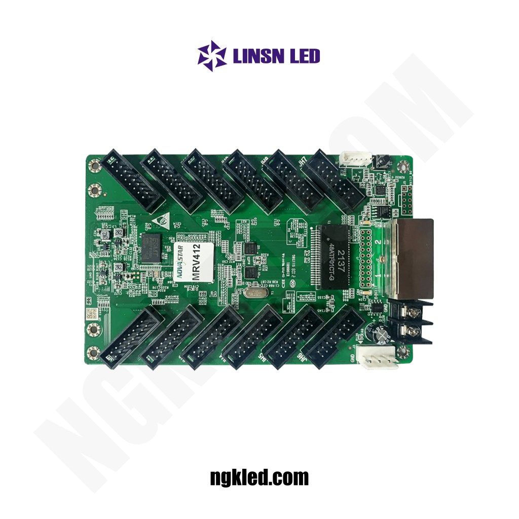 کارت رسیور کنترلر Linsn MRV412 1 || نورگستران کادوس | تلویزیون شهری و تابلو led کارت رسیور کنترلر NovaStar MRV412 یک کارت گیرنده HUB75 برای کابینتهای LED فولکالر است. این کارت داده تصویر را از سندر/پردازشگرهای نوااستار (MCTRL/VX/Taurus) دریافت و بین ماژولهای داخل هر کابینت توزیع میکند. پشتیبانی از اسکنهای مرسوم تا 1/64، نرخهای تازهسازی بالا و ذخیره پارامتر روی کارت، MRV412 را به گزینهای پایدار و حرفهای برای ویدئووالها و تابلوهای LED داخل سالن و برخی کاربردهای نیمهخارجی تبدیل میکند. نورگستران کادوس این محصول را با مشاوره فنی، طراحی Mapping، تامین و راهاندازی ارائه میدهد.