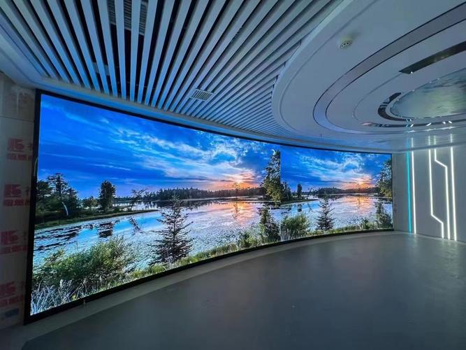 تلویزیون LED Indoor چیست و چه کاربردی دارد؟